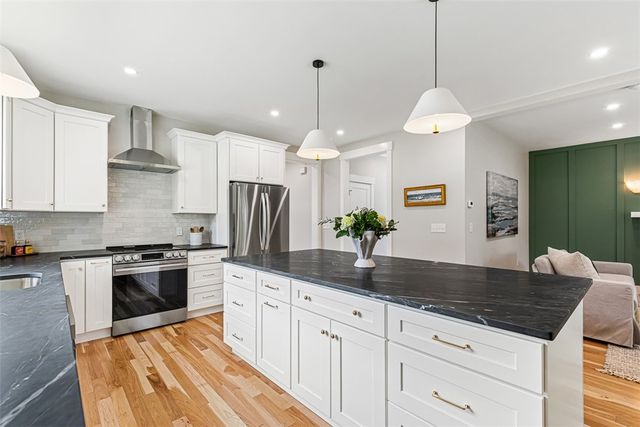 22 Farnsworth Avenue, Tiverton, RI 02878