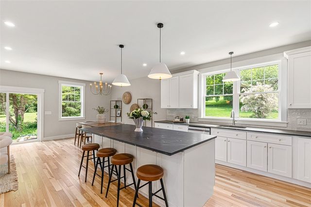 22 Farnsworth Avenue, Tiverton, RI 02878