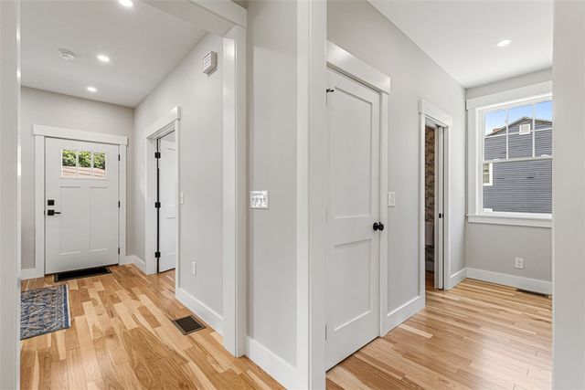 22 Farnsworth Avenue, Tiverton, RI 02878