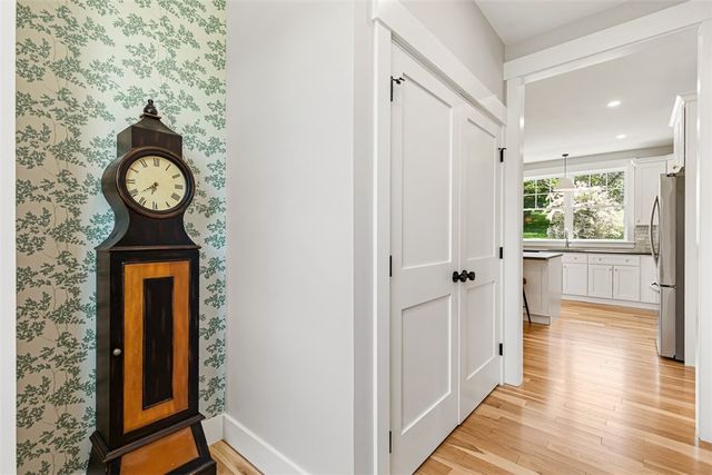 22 Farnsworth Avenue, Tiverton, RI 02878