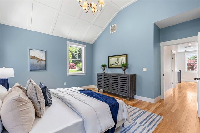 22 Farnsworth Avenue, Tiverton, RI 02878