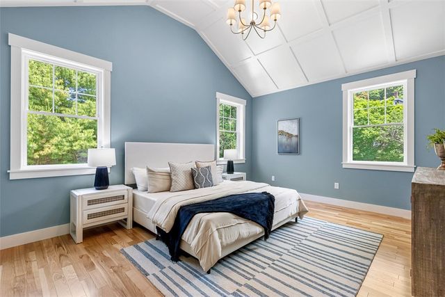 22 Farnsworth Avenue, Tiverton, RI 02878