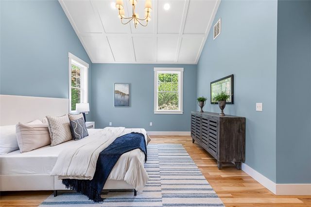 22 Farnsworth Avenue, Tiverton, RI 02878