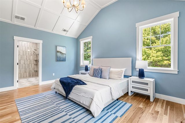 22 Farnsworth Avenue, Tiverton, RI 02878