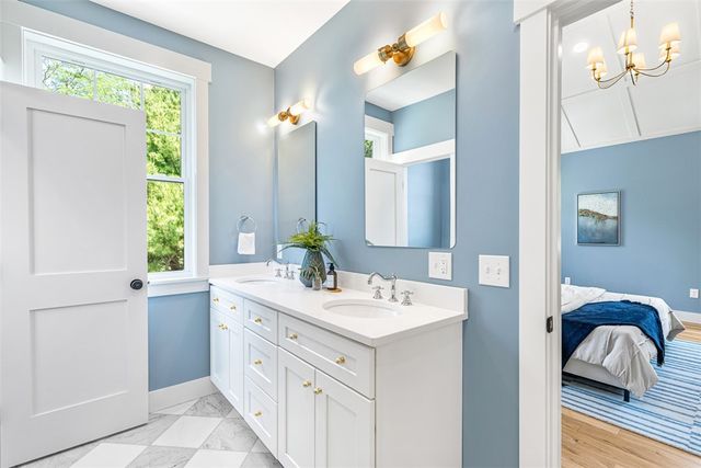 22 Farnsworth Avenue, Tiverton, RI 02878