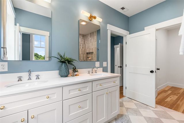 22 Farnsworth Avenue, Tiverton, RI 02878