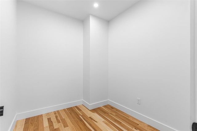 22 Farnsworth Avenue, Tiverton, RI 02878