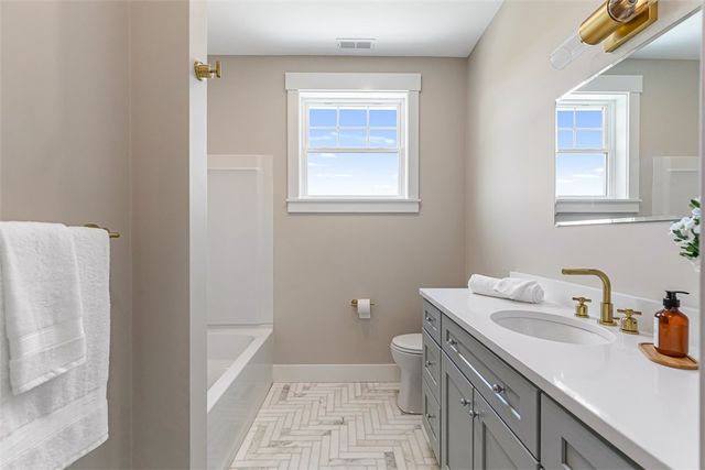 22 Farnsworth Avenue, Tiverton, RI 02878
