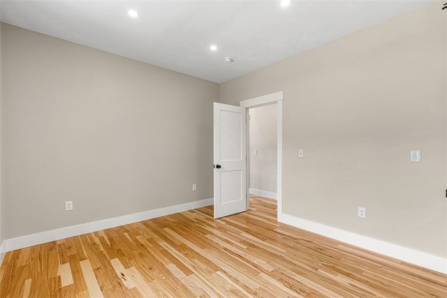 22 Farnsworth Avenue, Tiverton, RI 02878