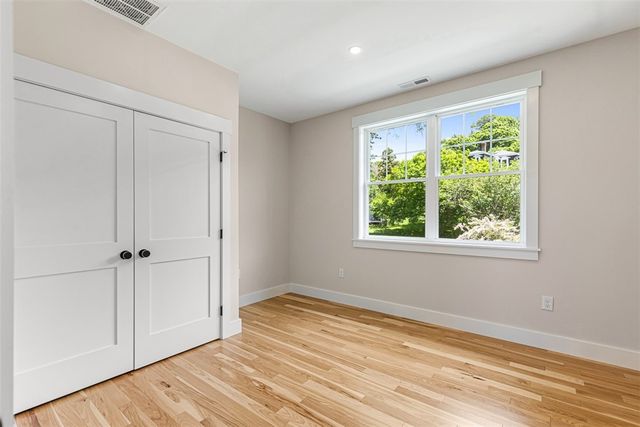 22 Farnsworth Avenue, Tiverton, RI 02878