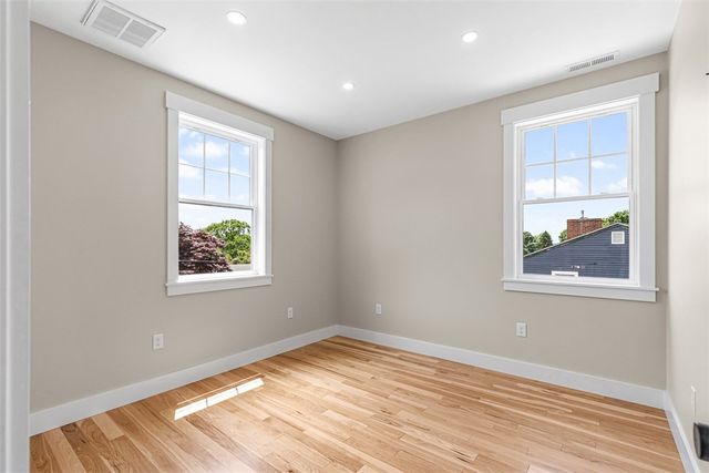 22 Farnsworth Avenue, Tiverton, RI 02878