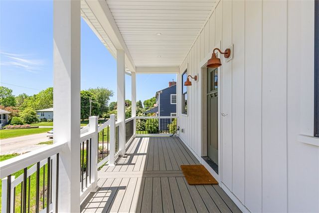 22 Farnsworth Avenue, Tiverton, RI 02878