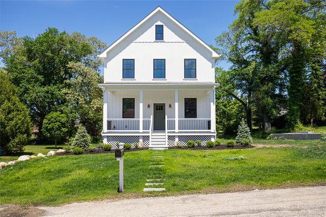 22 Farnsworth Avenue, Tiverton, RI 02878