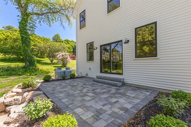 22 Farnsworth Avenue, Tiverton, RI 02878
