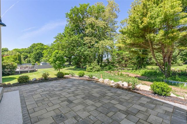 22 Farnsworth Avenue, Tiverton, RI 02878