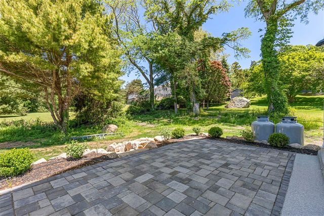 22 Farnsworth Avenue, Tiverton, RI 02878