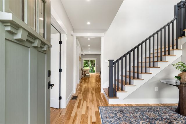 22 Farnsworth Avenue, Tiverton, RI 02878