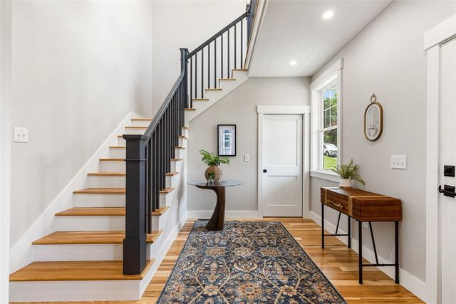 22 Farnsworth Avenue, Tiverton, RI 02878