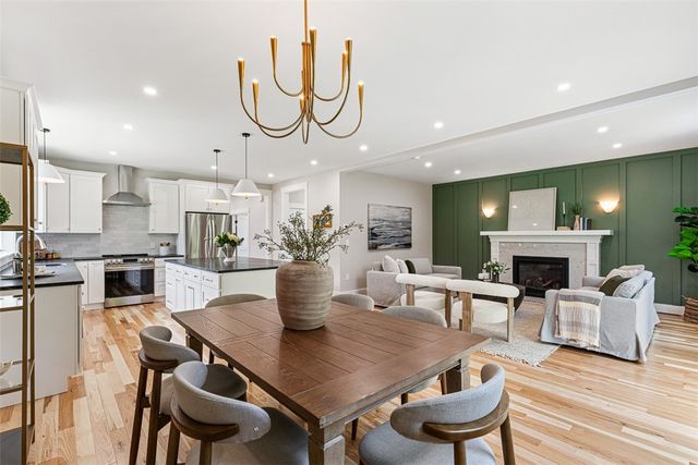 22 Farnsworth Avenue, Tiverton, RI 02878