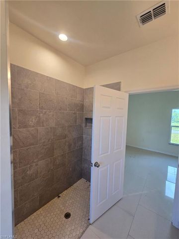 2514 31st ST SW, Lehigh Acres, FL 33976