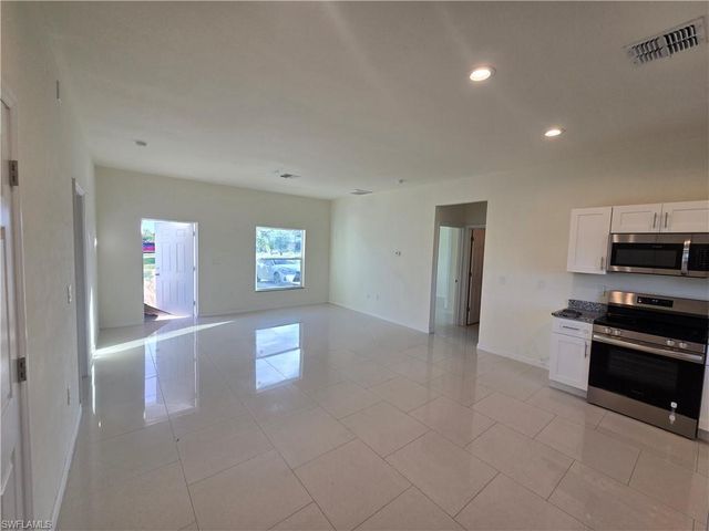2514 31st ST SW, Lehigh Acres, FL 33976
