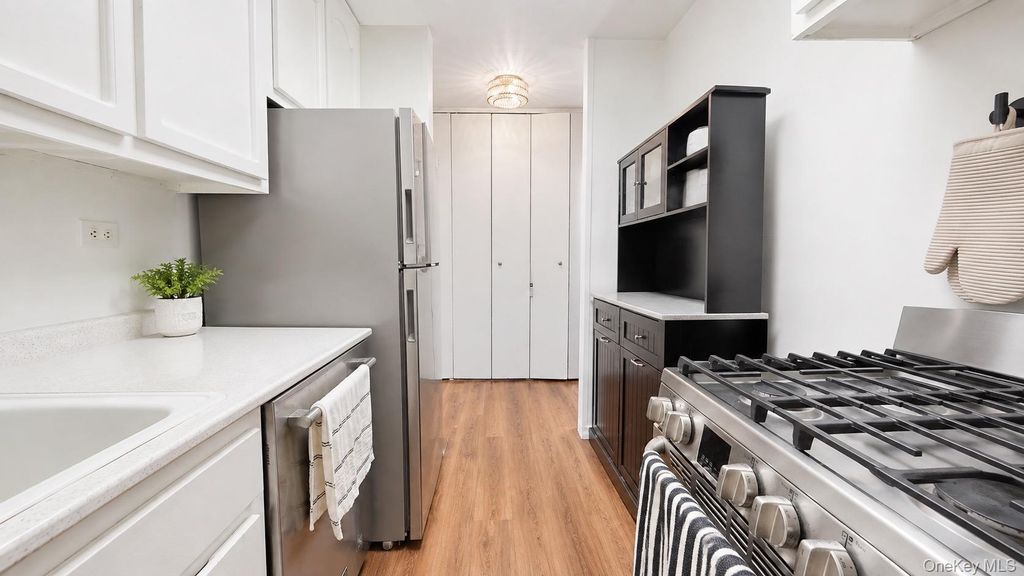 175-20 Wexford Terrace 10D, Jamaica Estates, NY 11432 — photo 2
