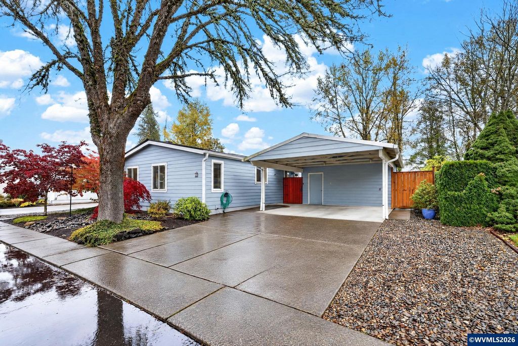 Image 1 of property listing at 1401 W Ellendale #24 Av 24, Dallas, OR 97338