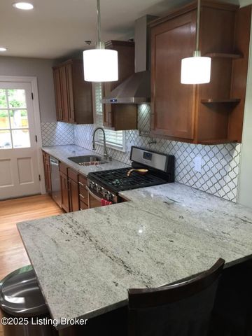 405 Breckenridge Ln, Norbourne Estates, KY 40207