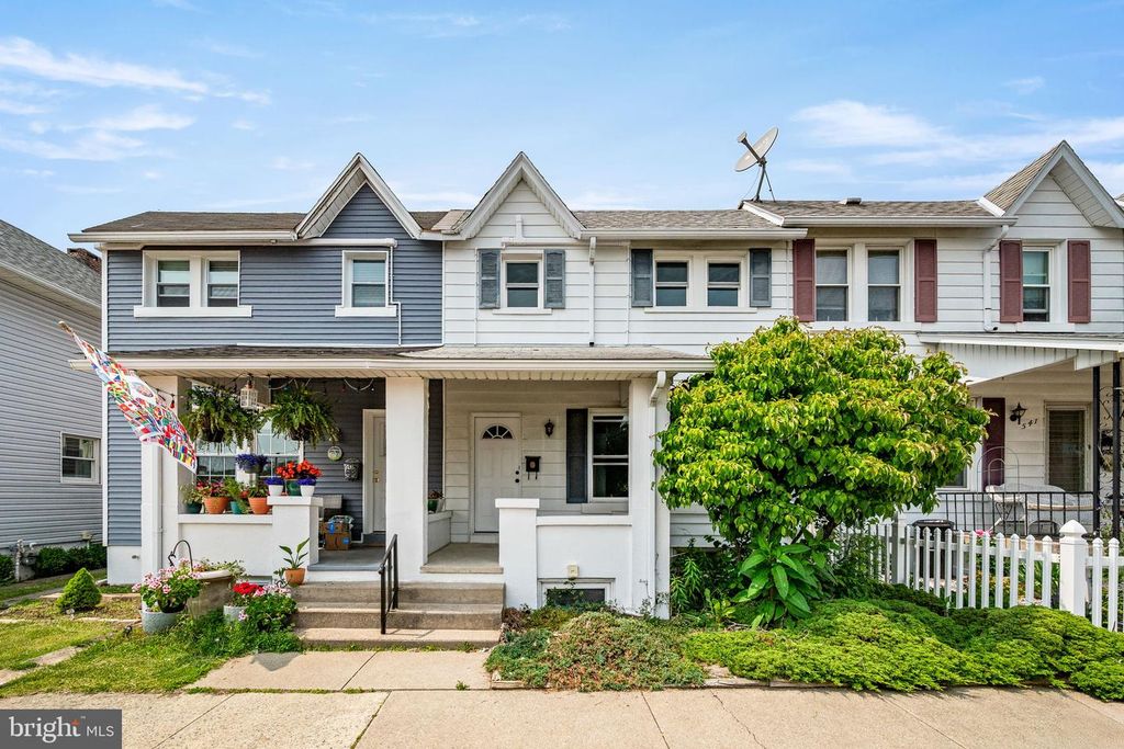 541-1/2 ELM ST, Emmaus, PA 18049