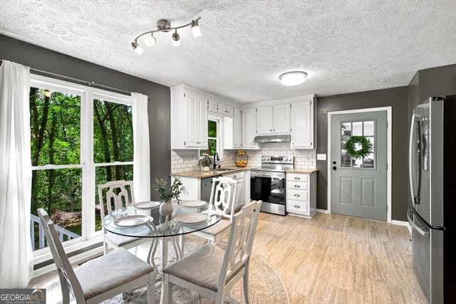 2038 Laurel Cove, Ball Ground, GA 30107