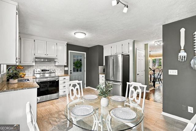 2038 Laurel Cove, Ball Ground, GA 30107