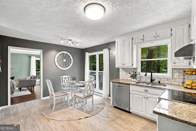 2038 Laurel Cove, Ball Ground, GA 30107