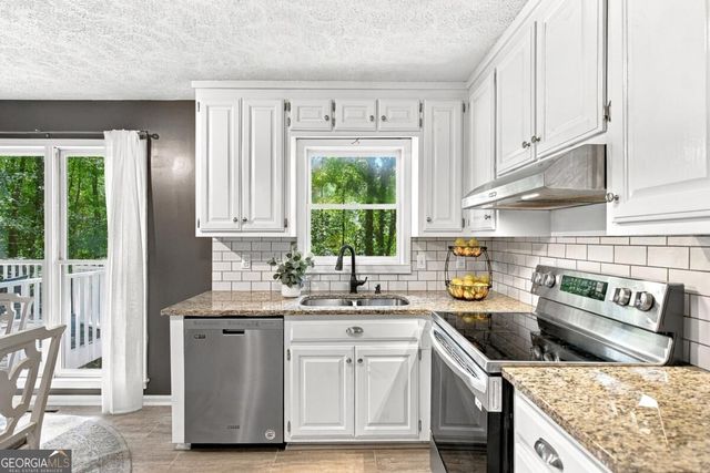 2038 Laurel Cove, Ball Ground, GA 30107