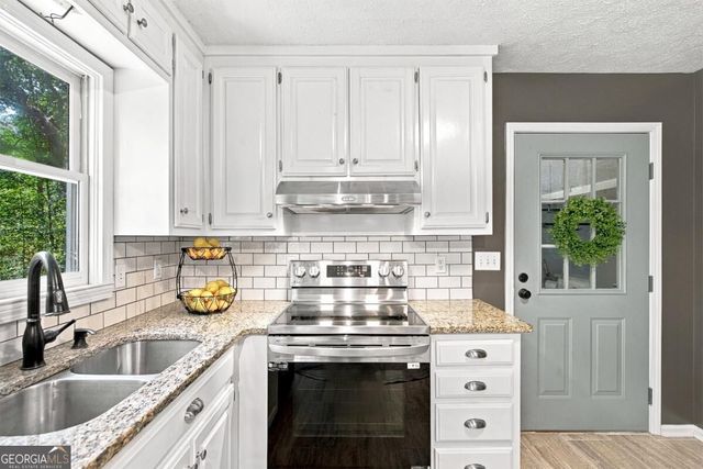 2038 Laurel Cove, Ball Ground, GA 30107