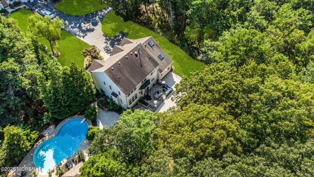 19 Whisper Way, Barnegat, NJ 08005