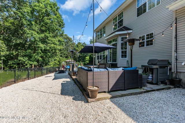 19 Whisper Way, Barnegat, NJ 08005