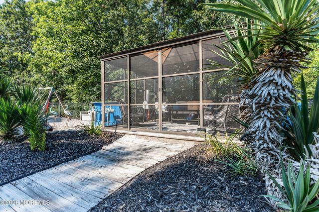19 Whisper Way, Barnegat, NJ 08005