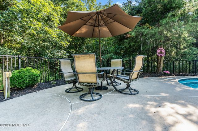 19 Whisper Way, Barnegat, NJ 08005