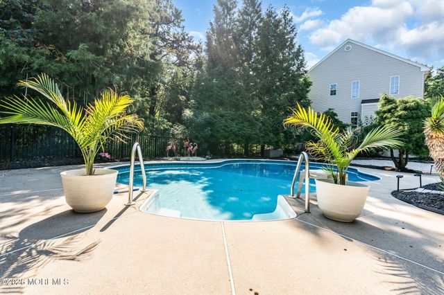 19 Whisper Way, Barnegat, NJ 08005