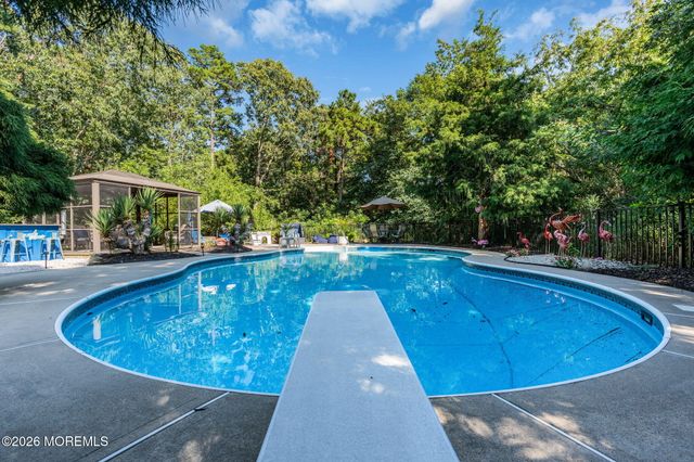 19 Whisper Way, Barnegat, NJ 08005