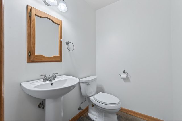 16940 12th Avenue N, Plymouth, MN 55447