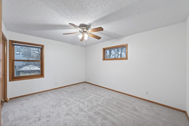 16940 12th Avenue N, Plymouth, MN 55447