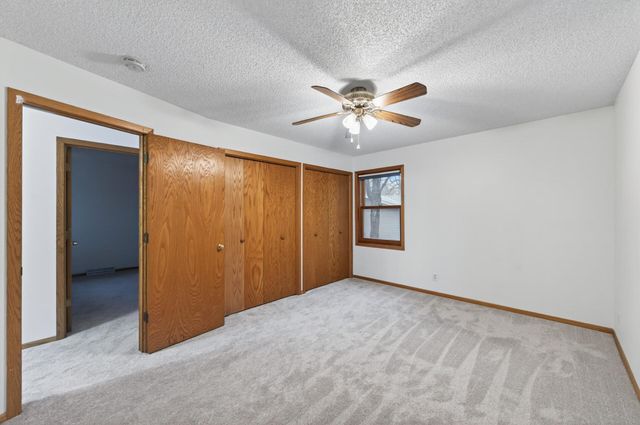 16940 12th Avenue N, Plymouth, MN 55447