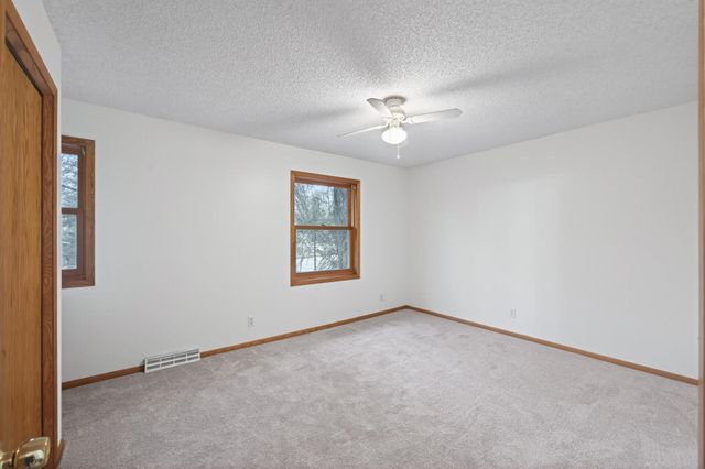 16940 12th Avenue N, Plymouth, MN 55447