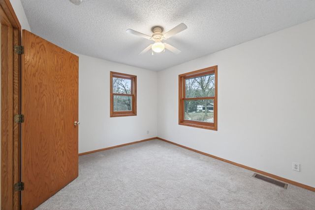 16940 12th Avenue N, Plymouth, MN 55447