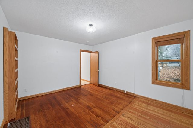 16940 12th Avenue N, Plymouth, MN 55447