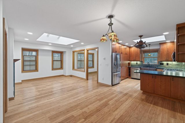 16940 12th Avenue N, Plymouth, MN 55447