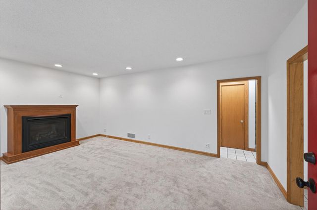 16940 12th Avenue N, Plymouth, MN 55447