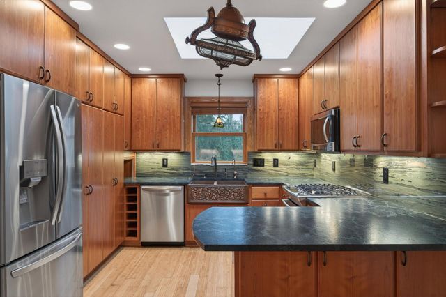 16940 12th Avenue N, Plymouth, MN 55447