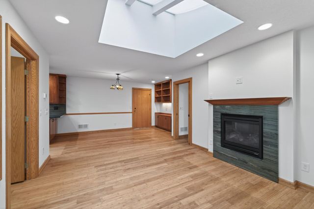 16940 12th Avenue N, Plymouth, MN 55447